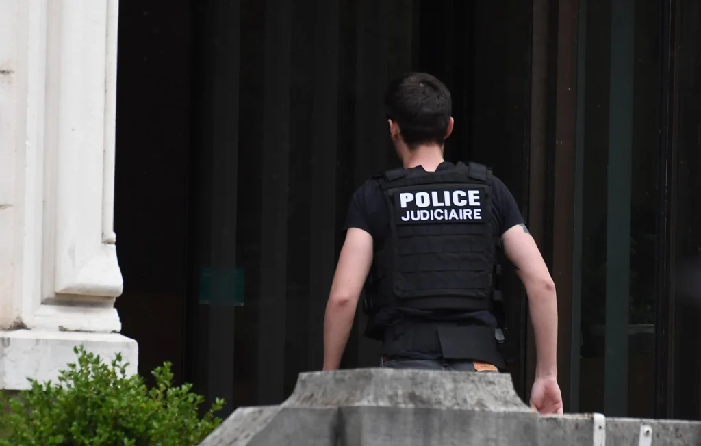 Viol à Paris : Une septuagénaire agressée en rentrant de la supérette