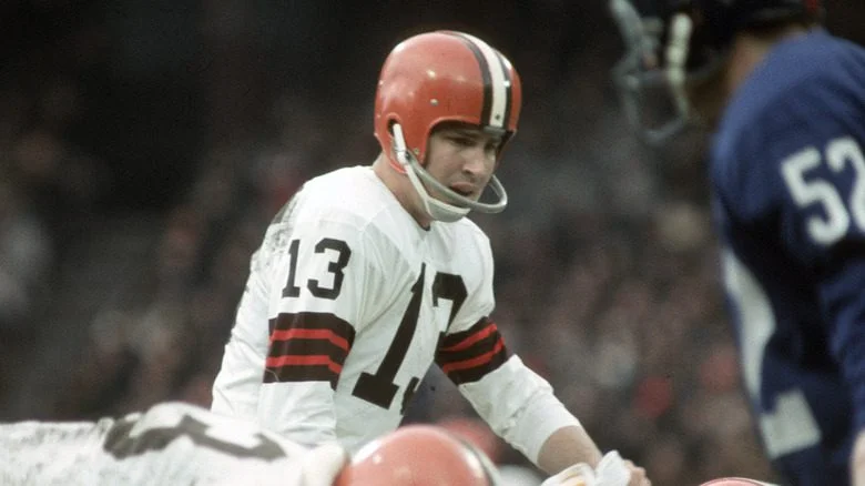 Frank Ryan au poste de quarterback pour les Cleveland Browns