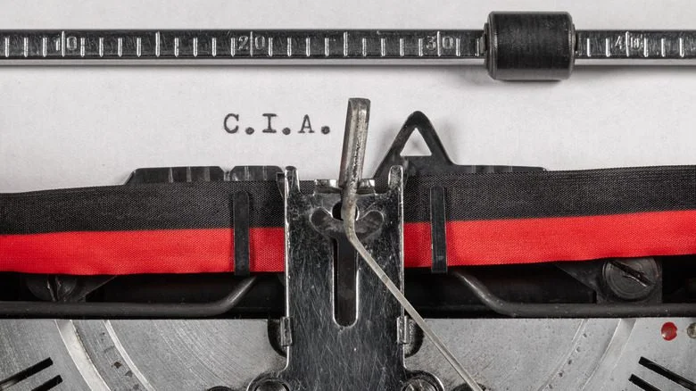 CIA sur une page dactylographiée