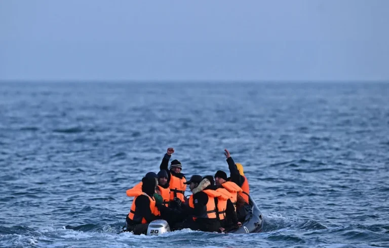 Drame en mer : Cinq migrants, dont une fillette, décèdent lors d&rsquo;une traversée vers l&rsquo;Angleterre