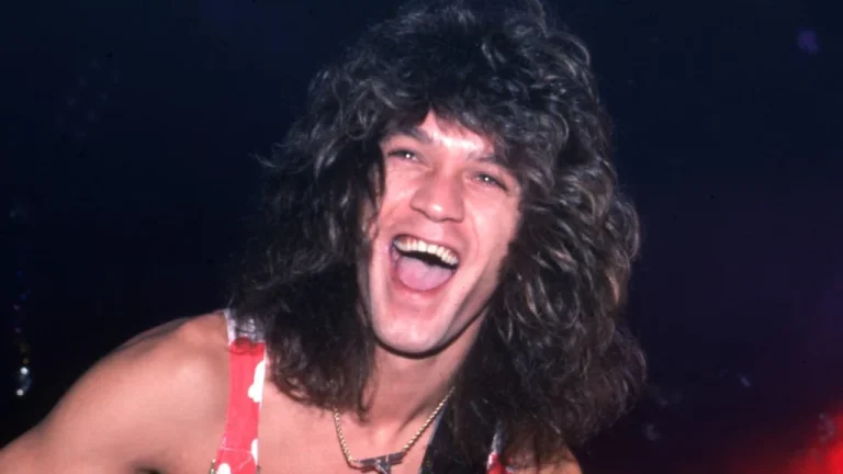 L&rsquo;histoire tragique d&rsquo;Eddie Van Halen dévoilée