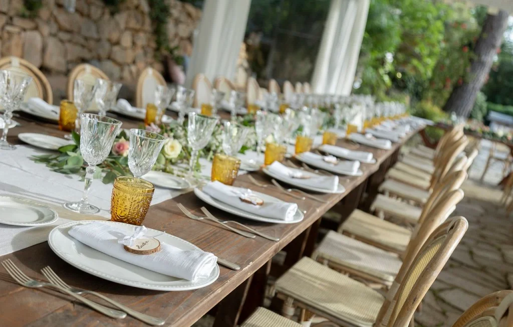 Scandale au Pays de Galles : une famille quitte un restaurant sans payer, laissant un enfant sur place