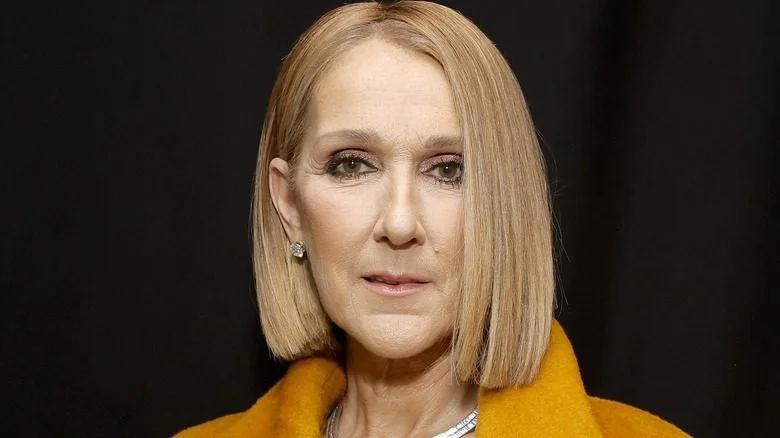 celine dion coupe au carré regardant la caméra