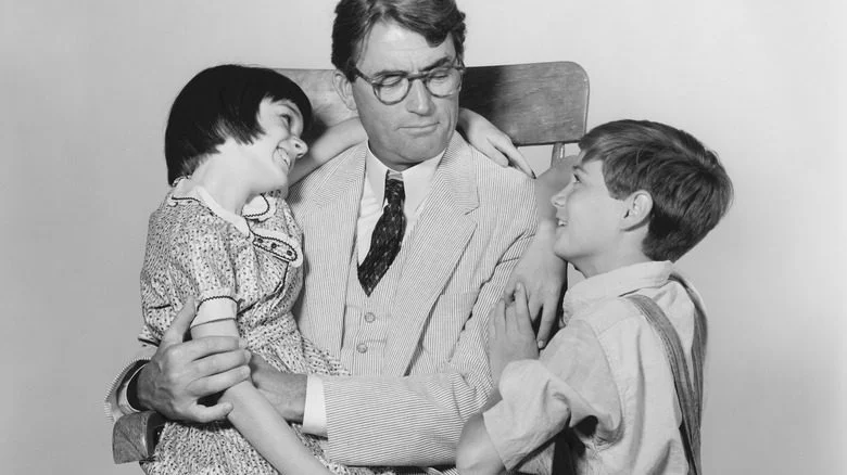 Gregory Peck avec les enfants de Ne tirez pas sur l'oiseau moqueur