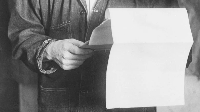 Prisoner reads letter