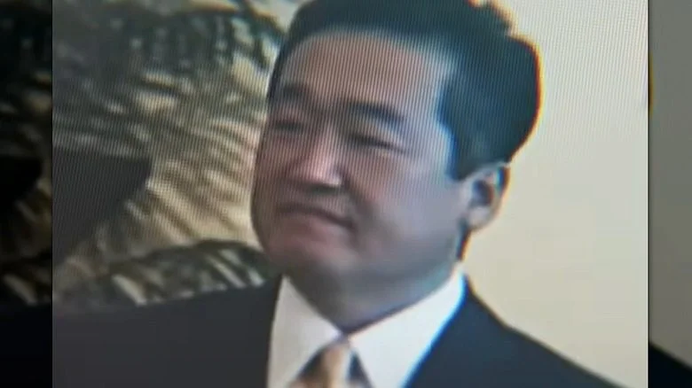 Robert Shinn ayant l'air suffisant