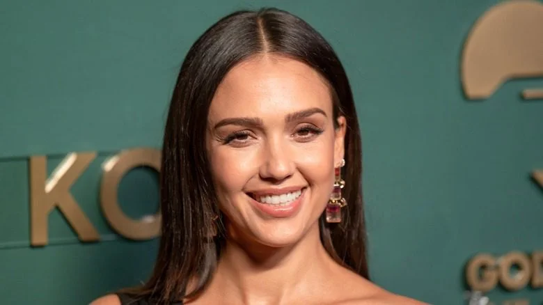 Jessica Alba souriant