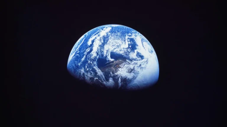 Pourquoi la NASA Modifie Souvent Ses Photos: La Vérité Dévoilée