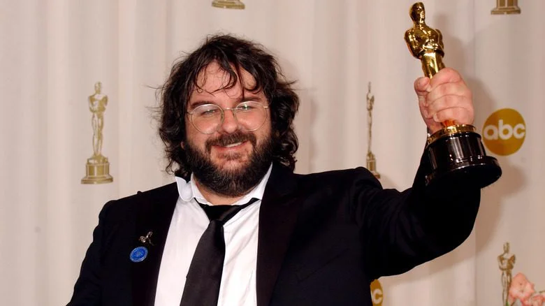 Le réalisateur Peter Jackson avec un Oscar