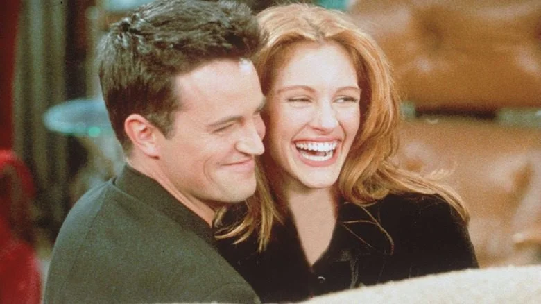 Matthew Perry et Julia Roberts dans Friends