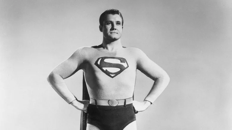 George Reeves en costume de Superman