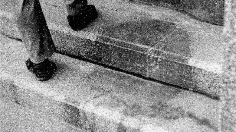 Homme devant une ombre à Hiroshima