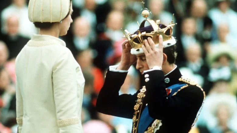 Le Prince Charles couronné Prince de Galles Le documentaire était prévu en lien avec l'investiture du Prince Charles