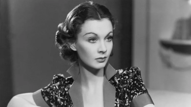 Vivien Leigh en blouse à col
