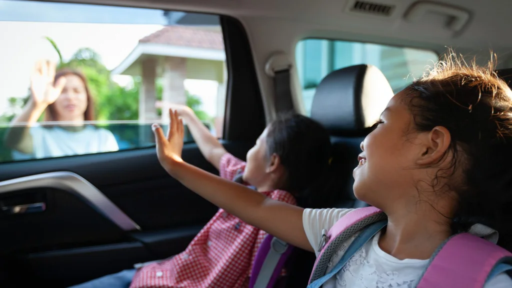 Comprendre l'origine et le sens du mot au revoir dans notre quotidien