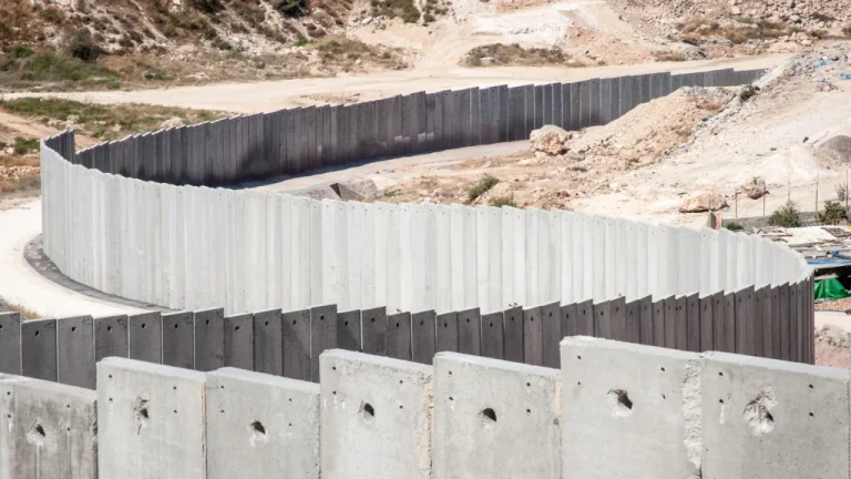 Comprendre le Blocus Frontalier de Gaza et Pourquoi Il Est Difficile de Partir