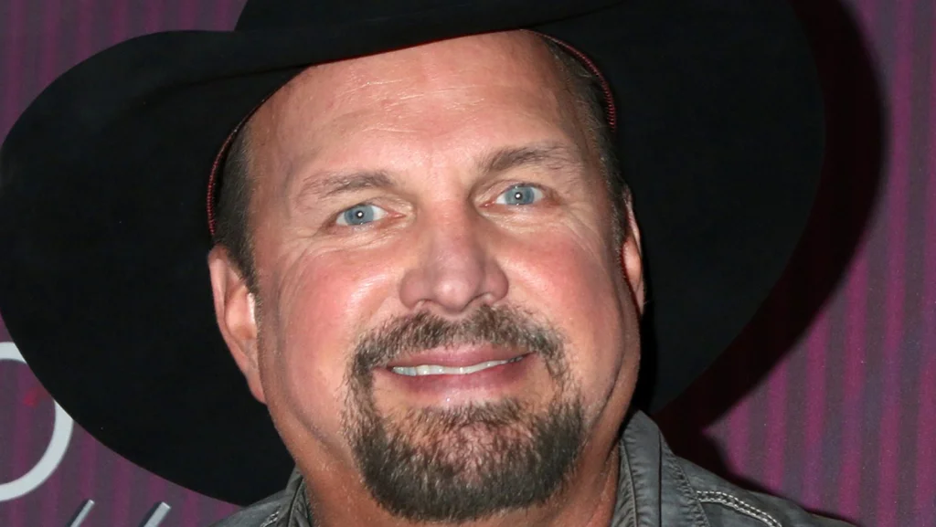 Garth Brooks a failli quitter le Super Bowl 1993 une heure avant sa performance