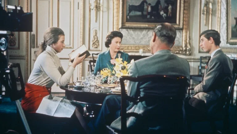 La Vérité Cachée du Documentaire Royal Family de 1969 Banni par la Reine