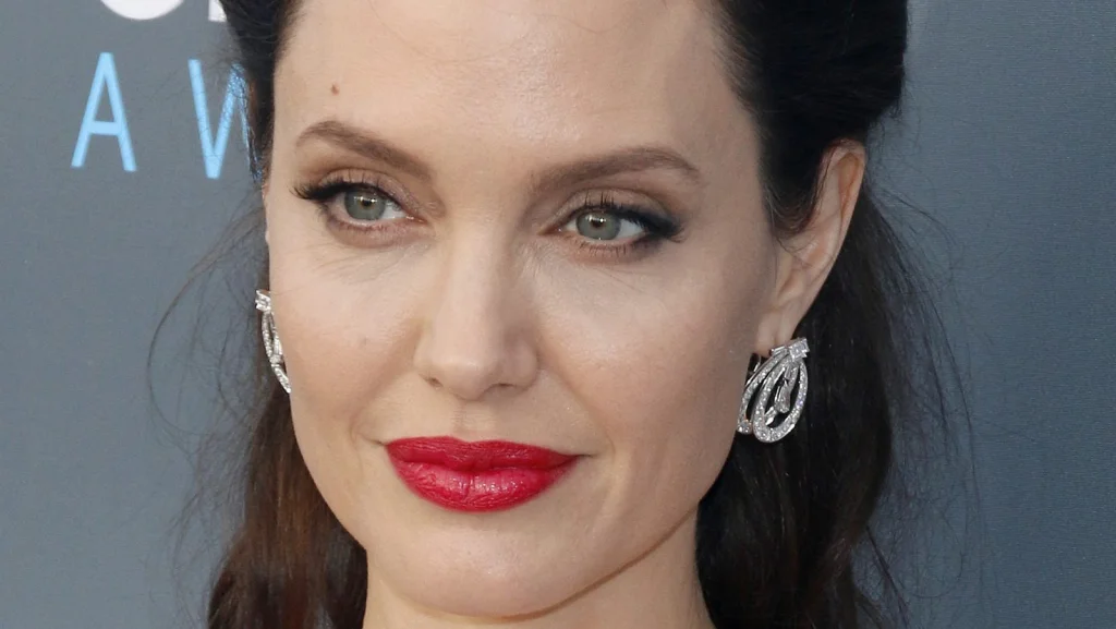 La vérité sur les fioles de sang d'Angelina Jolie et Billy Bob Thornton