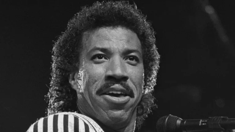 Les plus grands scandales musicaux des années 80 dévoilés
