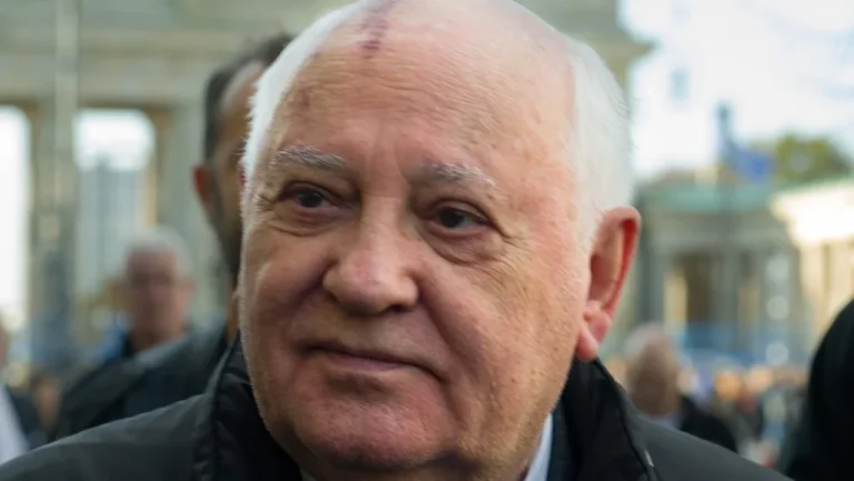 Mikhail Gorbachev et son Grammy Award de 2003 un moment mémorable
