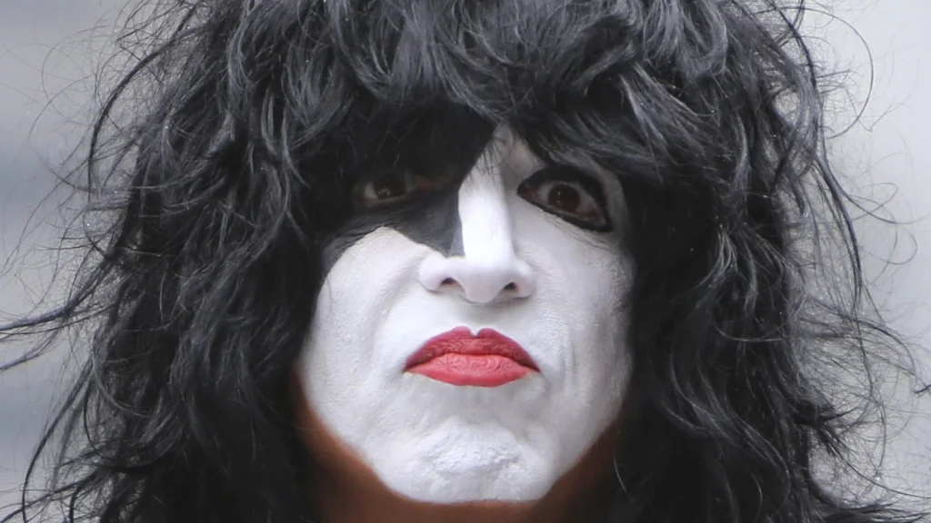 Quand Paul Stanley de Kiss Arborait un Maquillage à la Lone Ranger