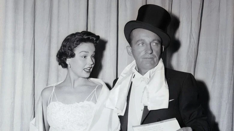 Bing Crosby et Kathryn Grant lors d'un événement formel