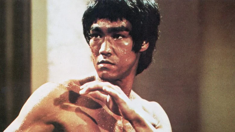Bruce Lee en position de combat