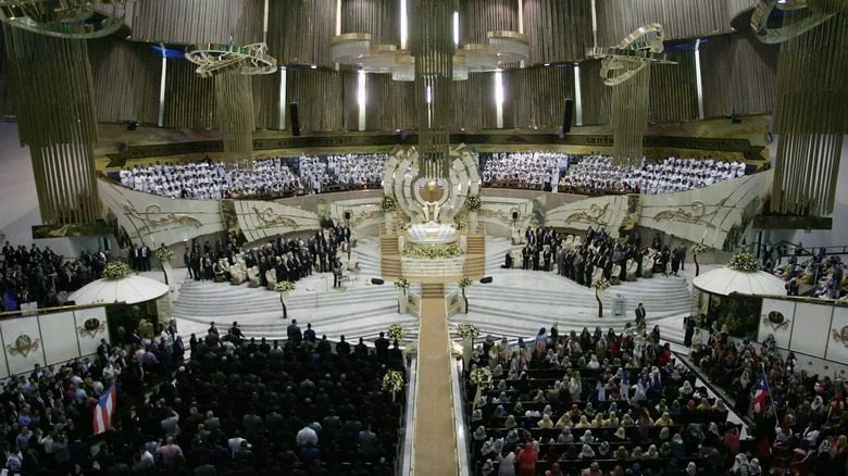 intérieur de l'église phare de La Luz Del Mundo