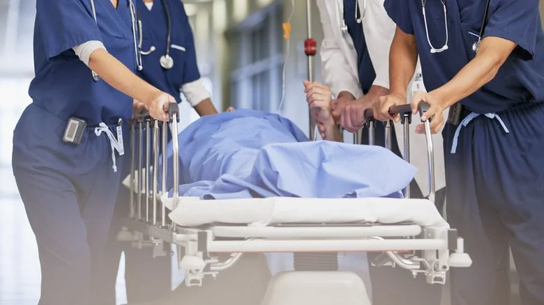 Personne transportée dans un service d'urgence