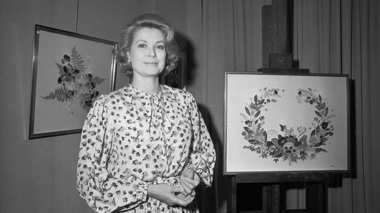 Grace Kelly avec des fleurs pressées