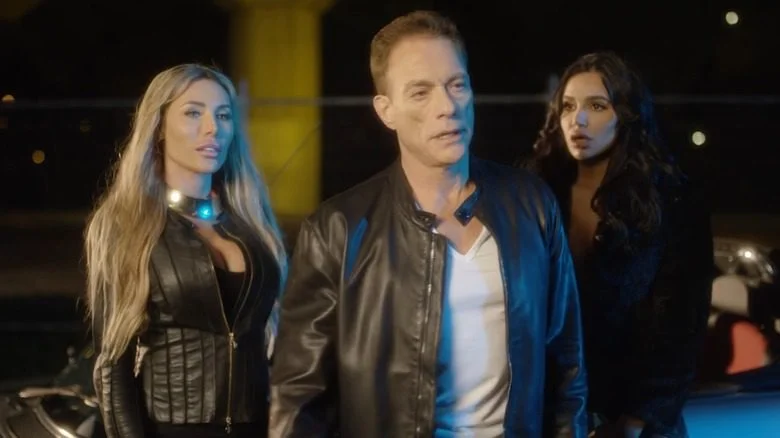 JCVD avec deux femmes