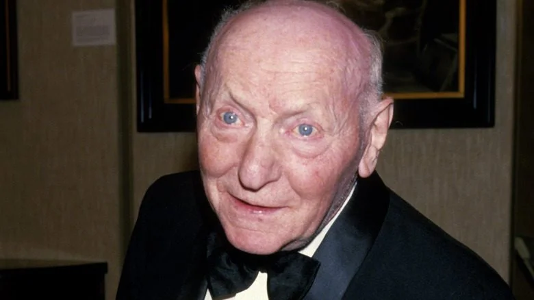 Isaac Bashevis Singer souriant