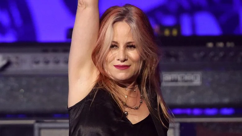 Jennifer Finch sur scène avec L7