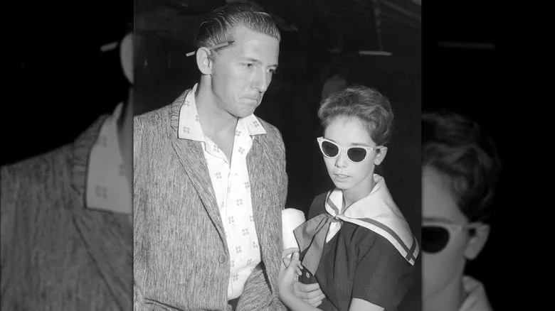 Jerry Lee Lewis et Myra Gale Lewis ont l'air contrariés