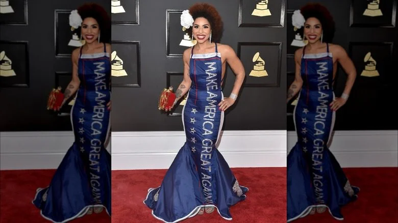 Joy Villa portant la robe MAGA lors d'un événement