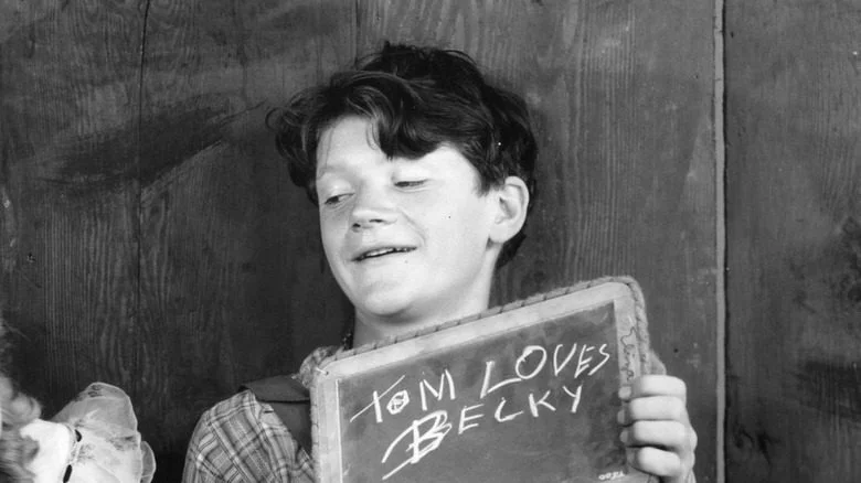 Junior Durkin tenant une pancarte