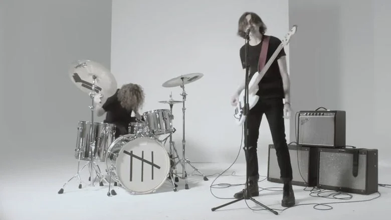 Myles et Layne Ulrich se produisant dans une vidéo