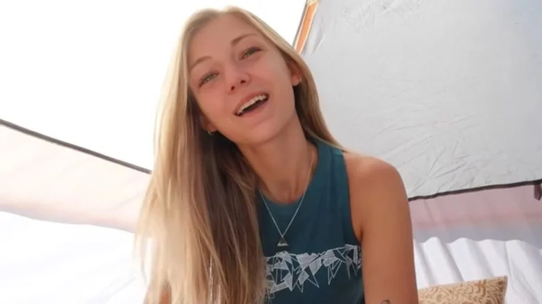 Gabby Petito dans une tente