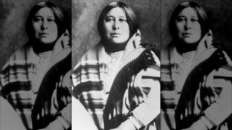 Mollie Kyle (Burkhart) en habit traditionnel indigène