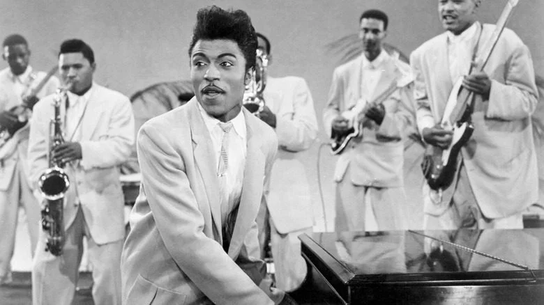 Little Richard en concert avec son groupe