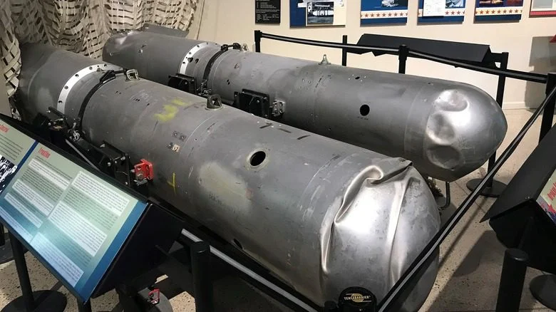 Coffrages de têtes nucléaires récupérés lors de l'incident de Palomares.