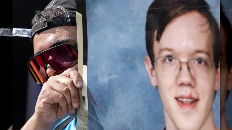 Manifestant tenant une pancarte 'Crooks'