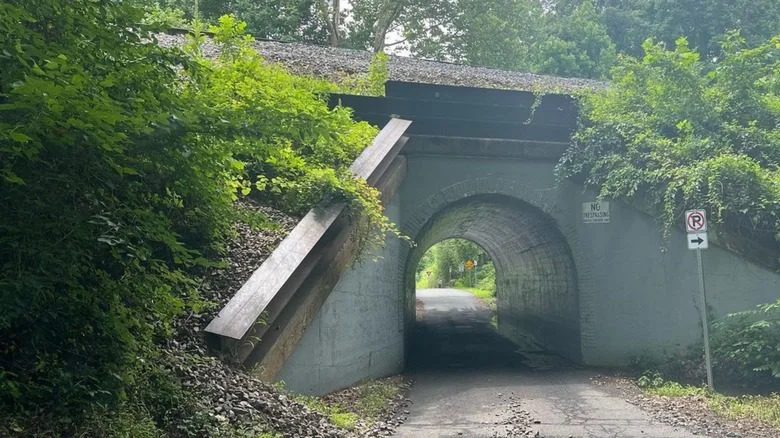Pont du Bunny Man avec surplomb de tunnel