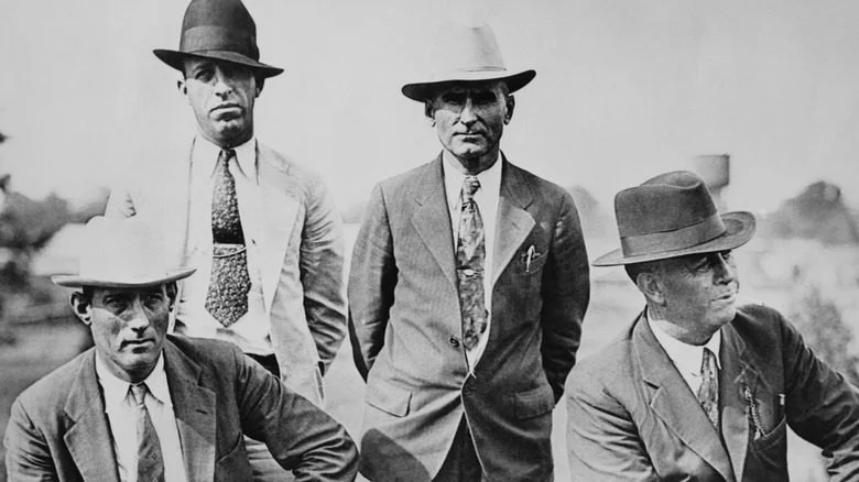 Les agents de la loi posent pour une photo