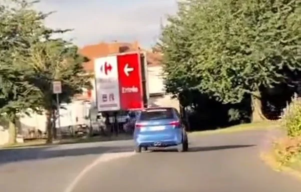 Accident spectaculaire d'une voiturette alcoolisée fait le buzz sur TikTok