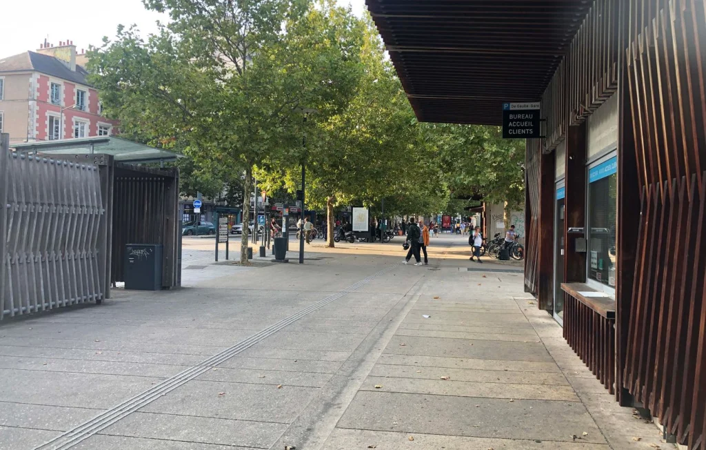 Agression à Rennes : Homme poignardé en pleine rue, pronostic vital engagé