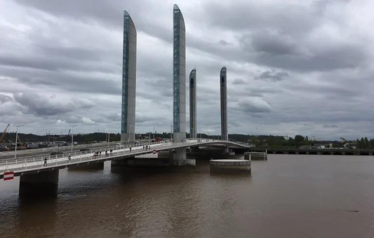 Disparition d&rsquo;un homme en jet-ski sur la Garonne à Bordeaux : enquête en cours