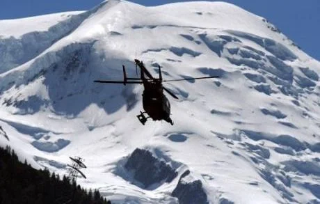 Haute-Savoie : Tragédie au Mont-Blanc, un mort et quatre blessés