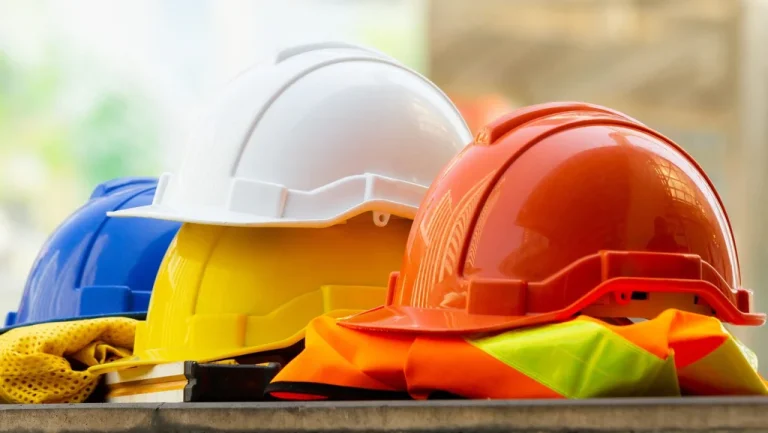L&rsquo;histoire fascinante de l&rsquo;invention des casques de chantier